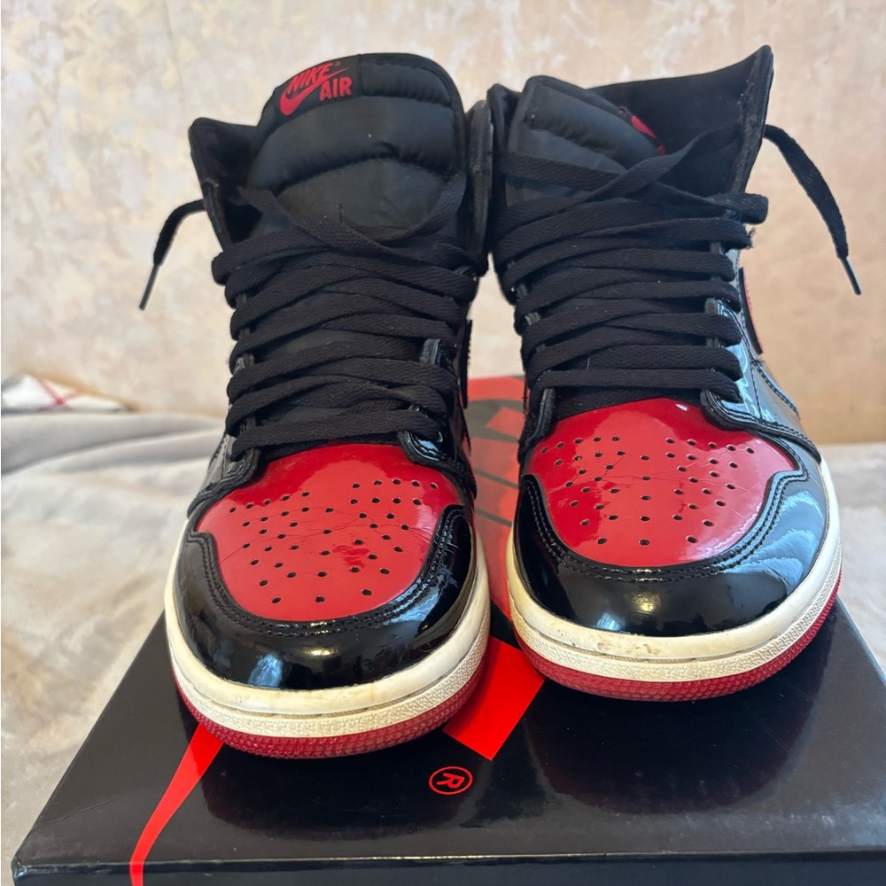 Nike High-Top Black and Red Sneakers Air Jordan 1 original box